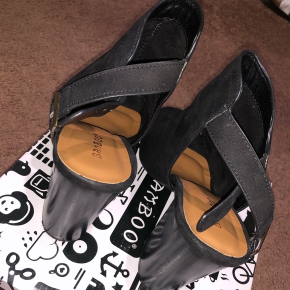 Size 10 booties - Picture 2 of 4